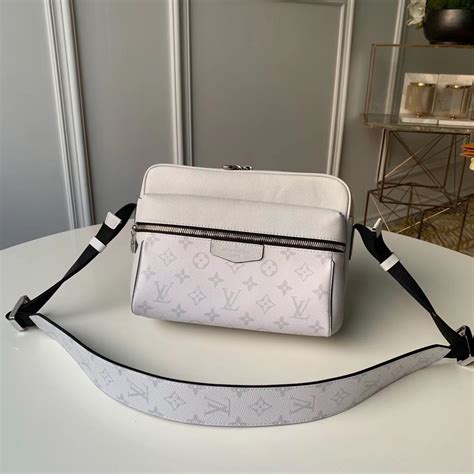 louis vuitton messenger bag outdoor